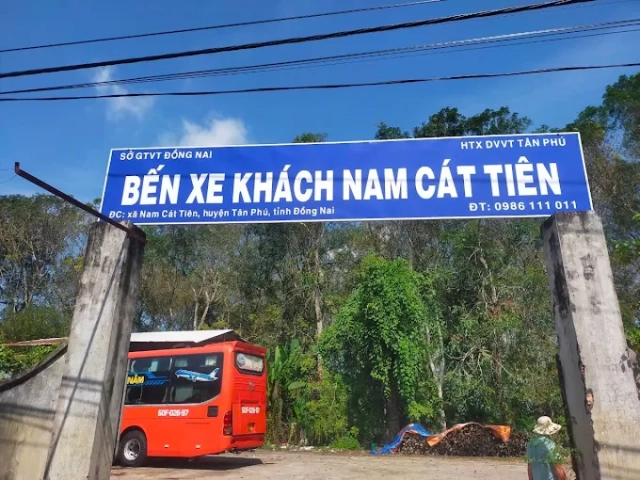 Bến xe Nam Cát Tiên