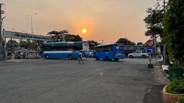 Bến xe Ngã Tư Ga - ảnh 2